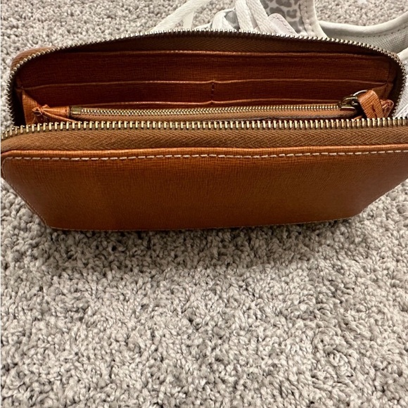 In excellent condition wallet. - Picture 4 of 10